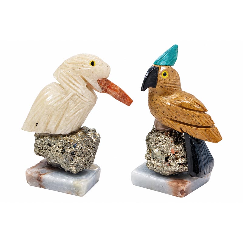 Petits oiseaux en pierres fines naturelles sur socle