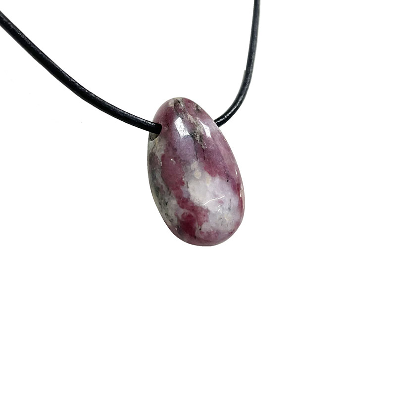 Pendentif goutte percée - Eudialyte - La pièce