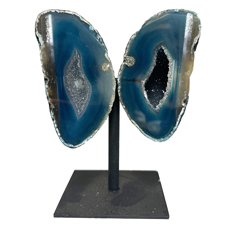 Géode d'agate teintée vert bleu en paire sur socle