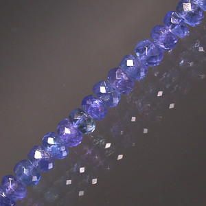 Collier tanzanite extra pastilles facettées 4 à 5mm 42cm