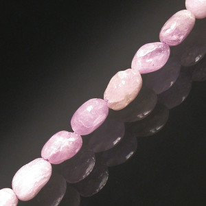 Collier kunzite grains