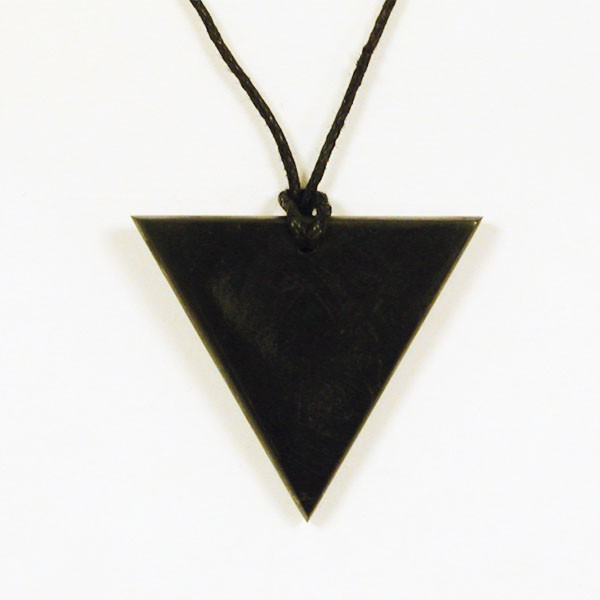 Pendentif femme en shungite sur cordon