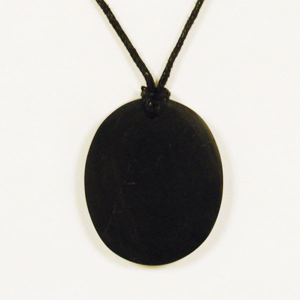 Pendentif oval en shungite sur cordon