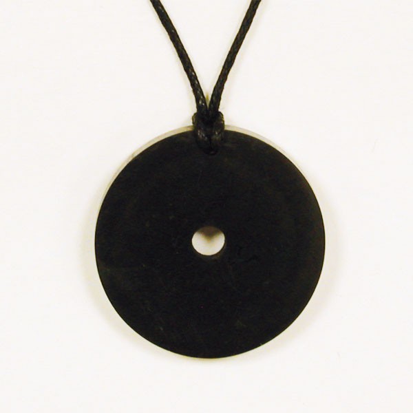 Pendentif rond en shungite sur cordon